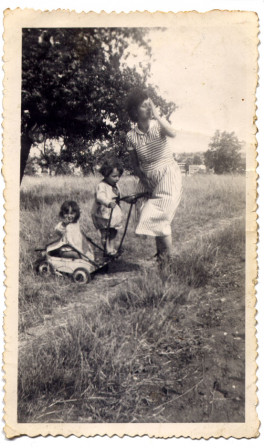 La famille Baltauss dans la carrière Saint-Pierre en Juillet 1949
