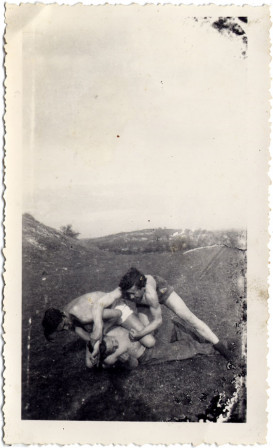 Alex Baltauss et ses amis dans la carrière Saint-Pierre en 1943